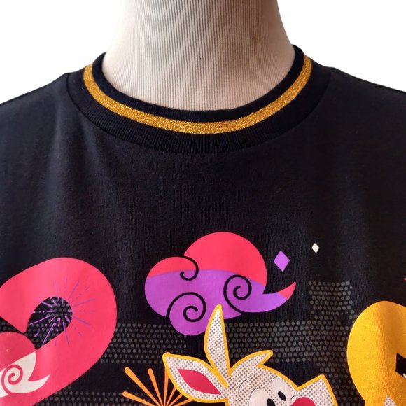 Disney Unisex 2023 Year Of The Rabbit March Hare White Rabbit T-Shirt Top S - Picture 3 of 10